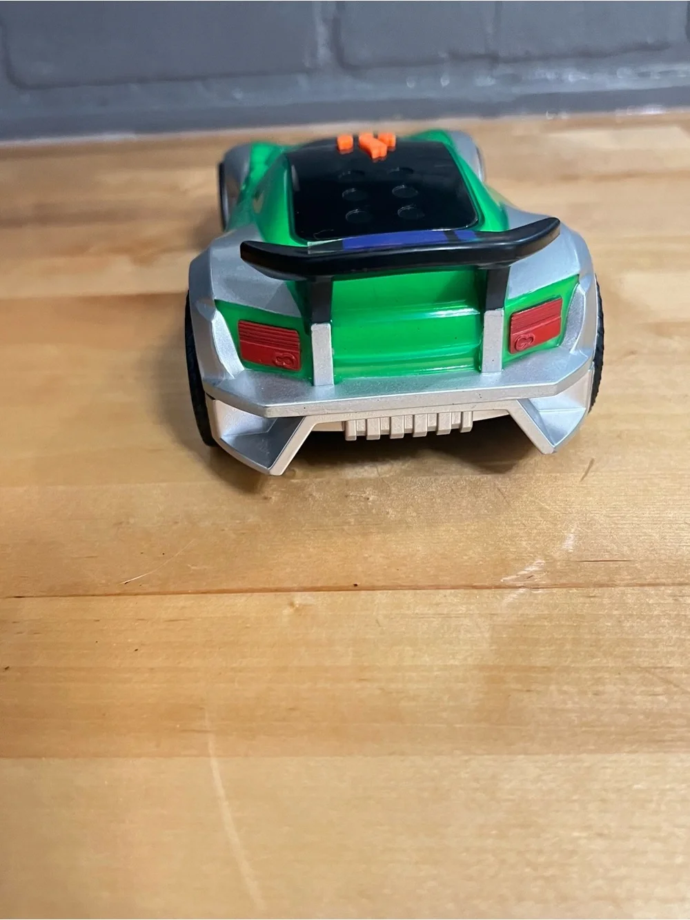 Hot Wheels Color Crashers Gazella R Vehicle Light and Sound Race Car
